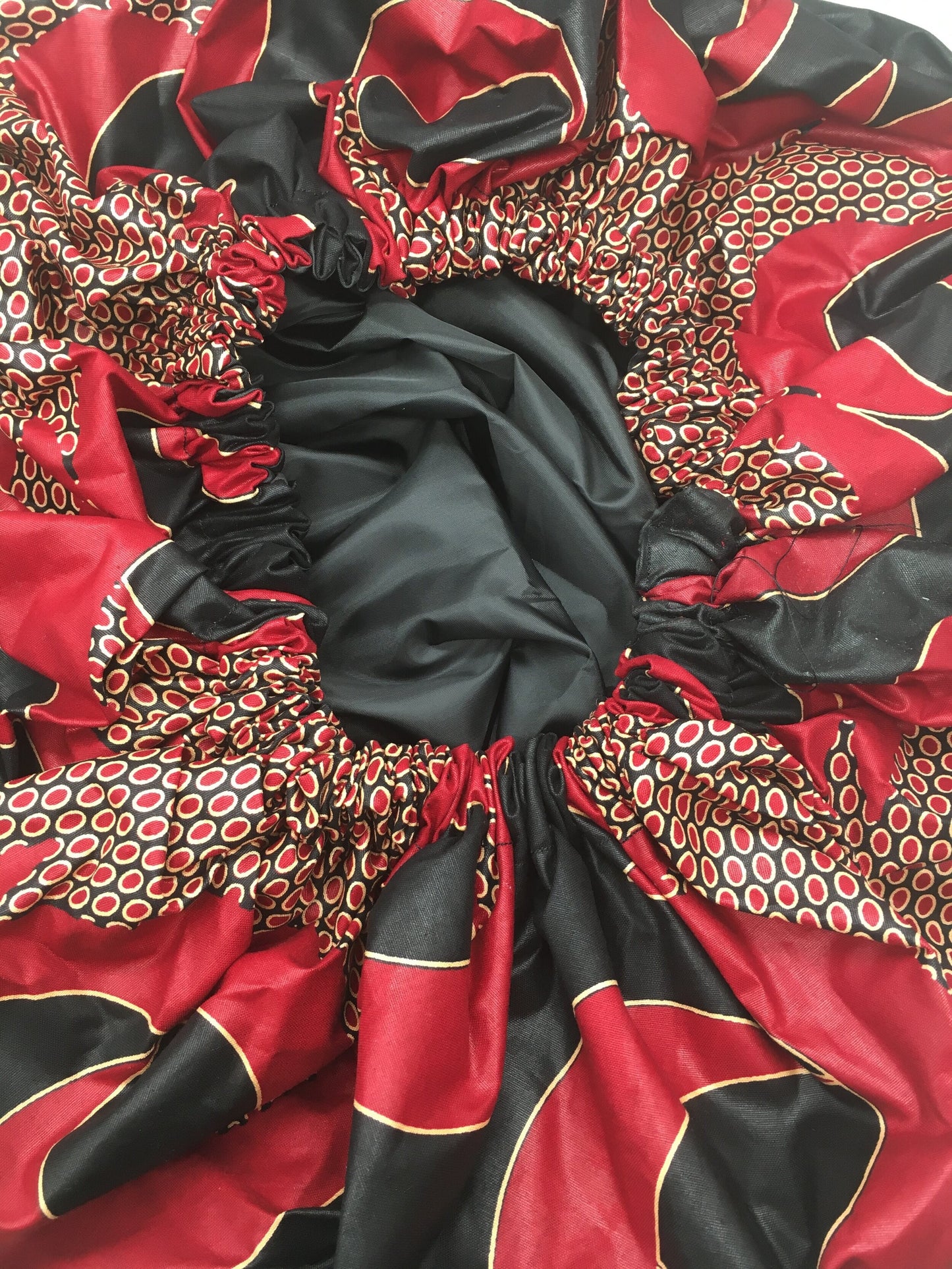 Medium Satin-Lined Bonnet: Black and Red